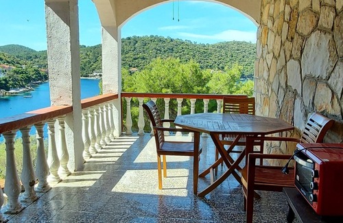 Ubli Apartment | One bedroom apartment near beach Ubli, Lastovo (A-16599-a)