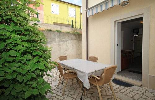Nerezine Apartment | One bedroom apartment with terrace Nerezine, Lošinj (A-2518-c)