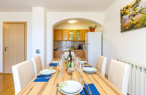 Nova Vas Apartment | One-Bedroom Apartment Vanessa II with common Pool