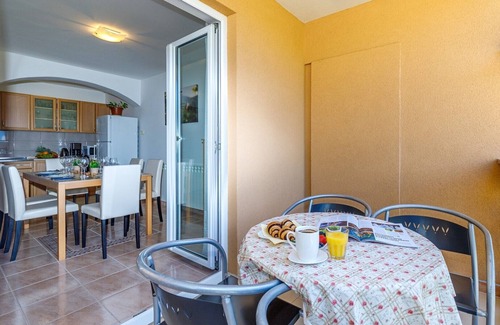Nova Vas Apartment | One-Bedroom Apartment Vanessa II with common Pool