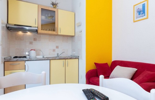 Municipality of Posedarje Apartment | One bedroom apartment with balcony and sea view Posedarje, Novigrad (A-6190-b)