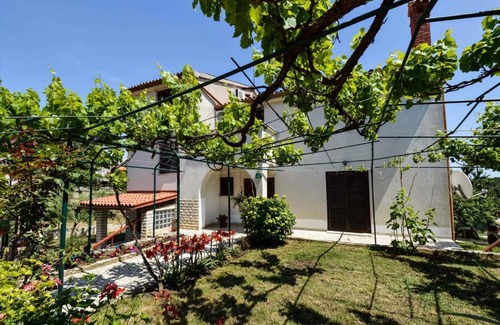 Stinjan Apartment | One-Bedroom Apartment in Stinjan I