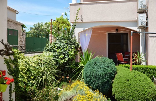 Murter Apartment | One bedroom apartment near beach Betina, Murter (A-16742-c)