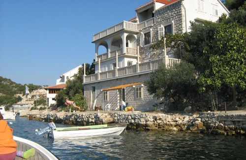 Zaklopatica Apartment | One bedroom apartment near beach Zaklopatica, Lastovo (A-8346-e)