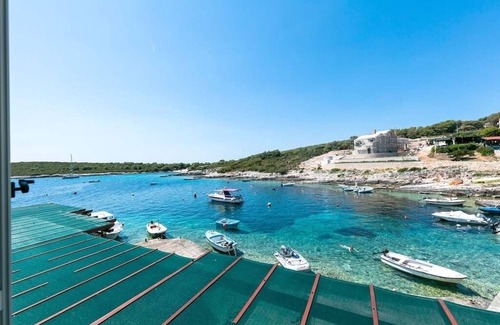 Stiniva Apartment | One bedroom apartment near beach Rukavac, Vis (A-15352-b)