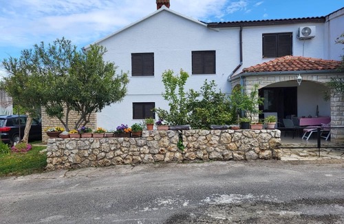 Zdrelac Apartment | One bedroom apartment with terrace and sea view Ždrelac, Pašman (A-8514-c)