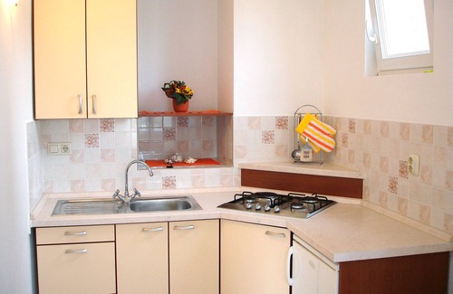 Sutivan Apartment | One bedroom apartment with terrace Sutivan, Brač (A-745-b)