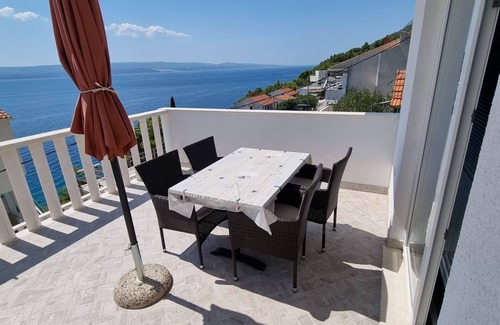 Pisak Apartment | One bedroom apartment with terrace and sea view Pisak, Omiš (A-2827-a)