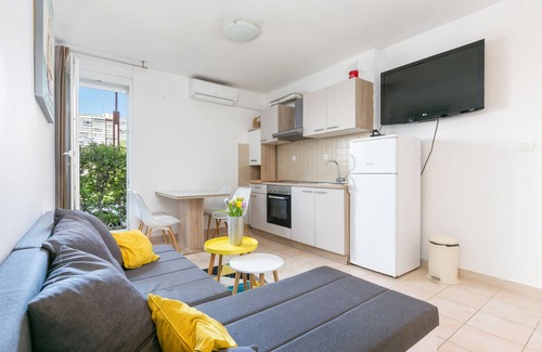 Znjan Apartment | One bedroom apartment with terrace Split (A-24426-a)