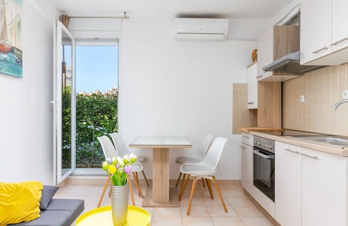 Znjan Apartment | One bedroom apartment with terrace Split (A-24426-a)