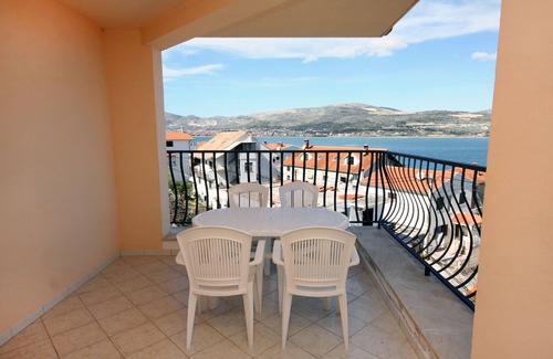 Municipality of Trogir Apartment | One bedroom apartment with terrace and sea view Mastrinka, Čiovo (A-4836-c)