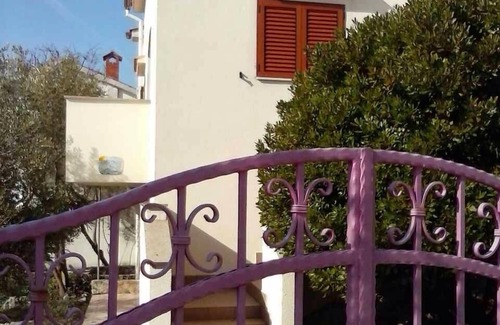 Cres Apartment | One bedroom apartment with terrace Cres (A-12609-b)