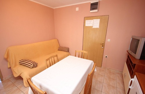 Cove Rogacic Apartment | One bedroom apartment with terrace Vis (A-8531-f)