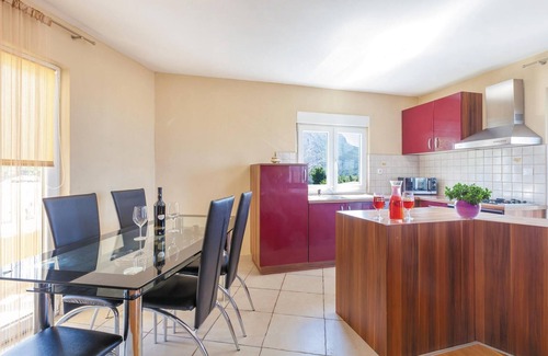 Zrnovnica Apartment | Pet friendly apartment in Zrnovnica