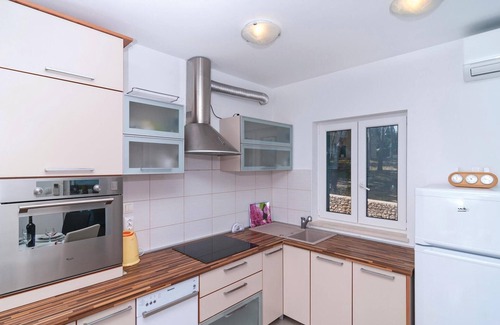Sutivan Apartment | Pet friendly apartment in Sutivan