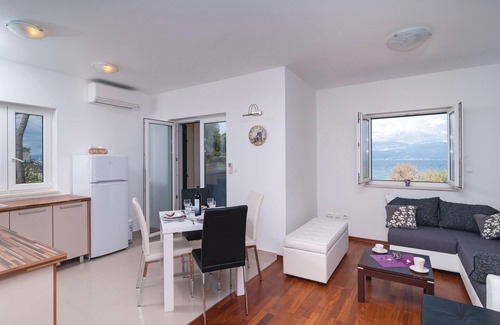 Sutivan Apartment | Pet friendly apartment in Sutivan