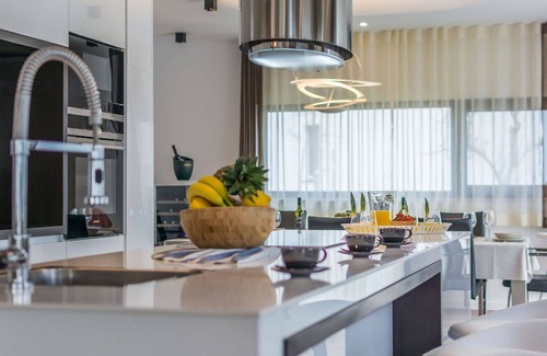 Novigrad Villa | Private Villa with hot tub, WIFI, A/C, private pool, TV, patio, pets allowed, panoramic view