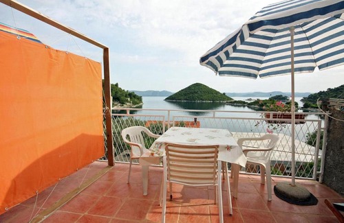 Prozurska Luka Apartment | Prozurska Luka Apartment Sleeps 6 Air Con WiFi