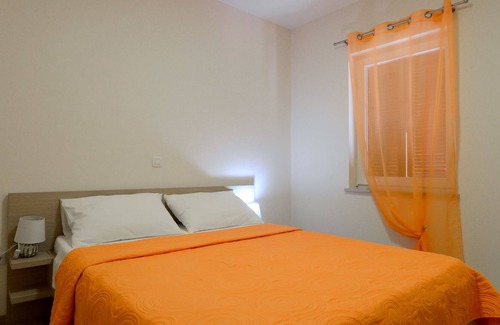 Ljubac Apartment | Refreshing Apartment in Ljubac with Shared Garden