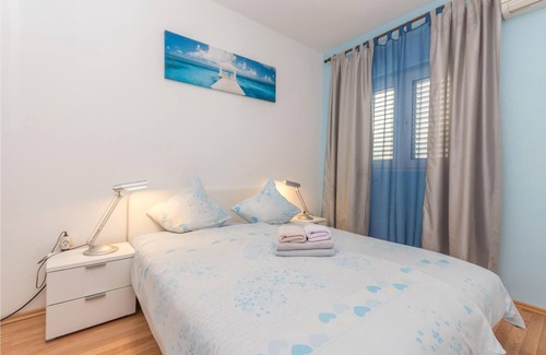 Gornji Karin Apartment | Relax from everyday stress in one of these cozy and practically furnished vacation apartments in Kar