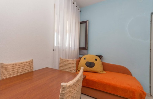 Gornji Karin Apartment | Relax from everyday stress in one of these cozy and practically furnished vacation apartments in Kar