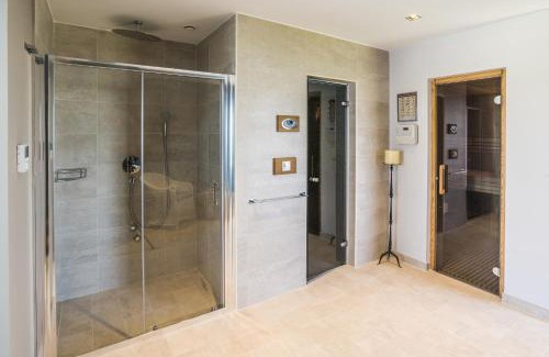 Buje Villa | Residence Monte near Umag for 10 people with heated infinity pool, spa & play room
