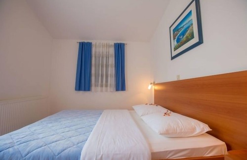 Zrce Bed & Breakfast | Room in Novalja with Balcony, Air condition, WIFI (3764-2)