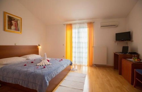 Zrce Bed & Breakfast | Room in Novalja with Seaview, Balcony, Air condition, WIFI (3764-4)
