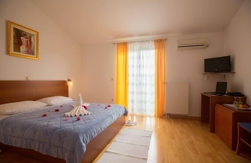 Zrce Bed & Breakfast | Room in Novalja with Seaview, Balcony, Air condition, WIFI (3764-6)