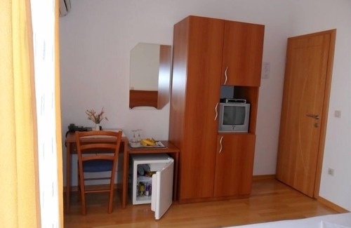 Zrce Bed & Breakfast | Room in Novalja with Seaview, Balcony, Air condition, WIFI (3764-6)