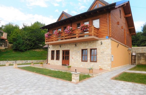 Grabovac Apartment | Rooms Ilija, (15144), Rakovica, hr