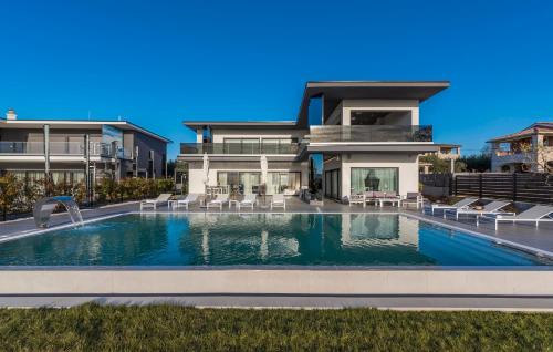Kastelir Villa | Sara
