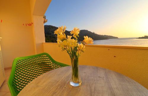 Skrivena Luka Apartment | Seafront Apartments Anthony