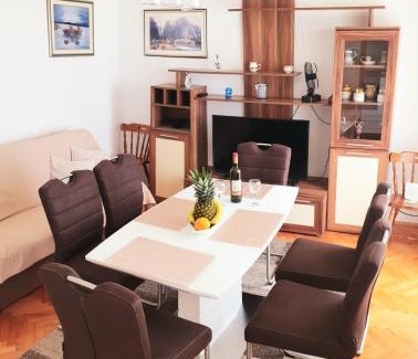 Stanici Apartment | Seaview Family Apartment with Grand Terrace