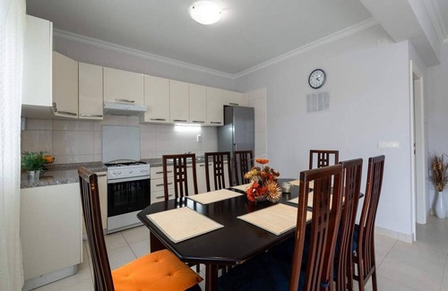 Babina House | Solar House Babina 1 - Four bedroom Holiday Home with Balcony and Sea View