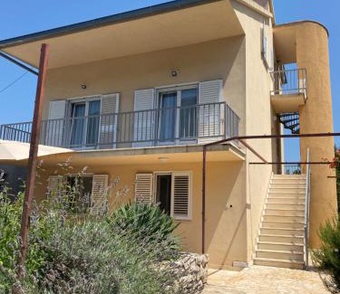Janjina Apartment | Someplace Apartments