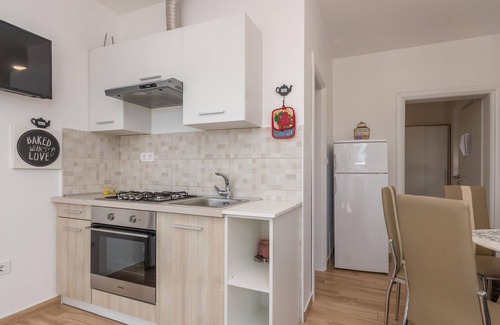 Turanj Apartment | Spend a nice time in the modern vacation apartment by the sea.