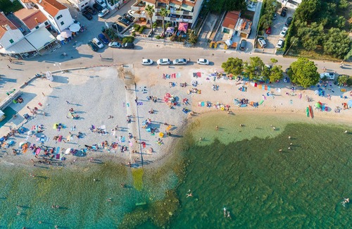 Turanj Apartment | Spend a nice time in the modern vacation apartment by the sea.