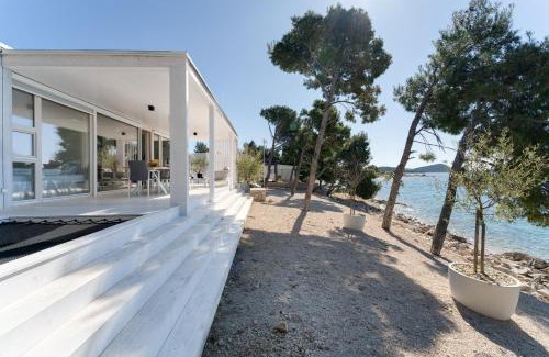 Drage Villa | SPIRIT ONE BUQEZ VILLA - 1st Sea Line by beach