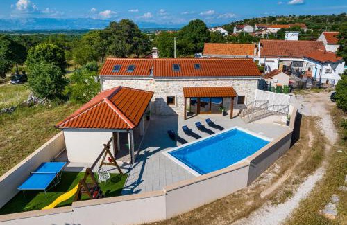 Sukosan Villa | Stone villa Miandri
