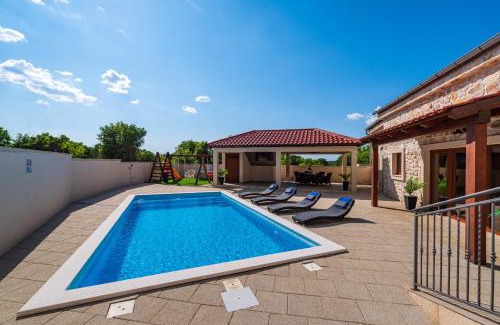 Sukosan Villa | Stone villa Miandri
