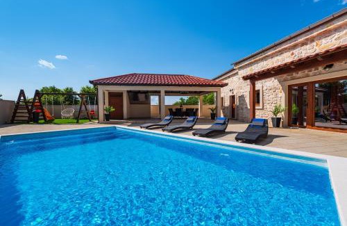 Sukosan Villa | Stone villa Miandri