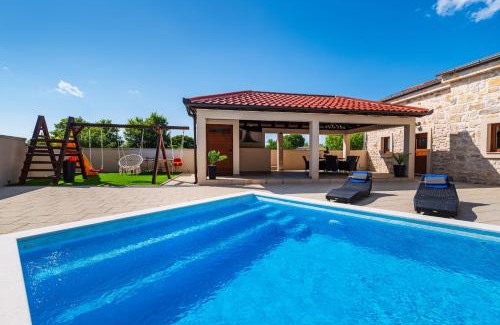 Sukosan Villa | Stone villa Miandri