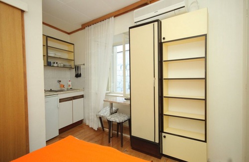 Komiza Apartment | Studio flat with air-conditioning Komiža, Vis (AS-2431-c)