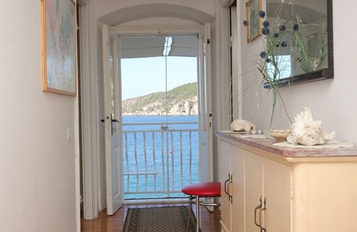 Komiza Apartment | Studio flat with air-conditioning Komiža, Vis (AS-2431-c)