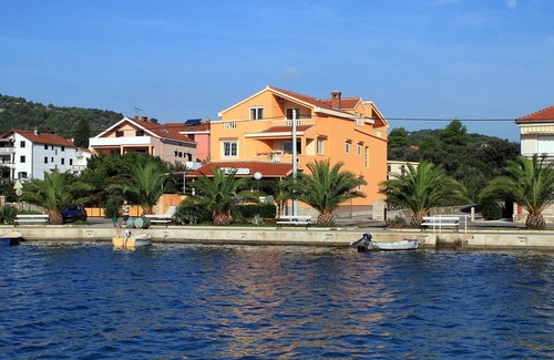 Kukljica Apartment | Studio flat with balcony and sea view Kukljica, Ugljan (AS-8478-a)