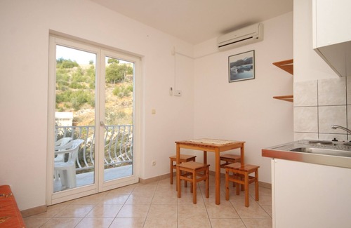 Duce Apartment | Studio flat with balcony and sea view Duće, Omiš (AS-7532-c)