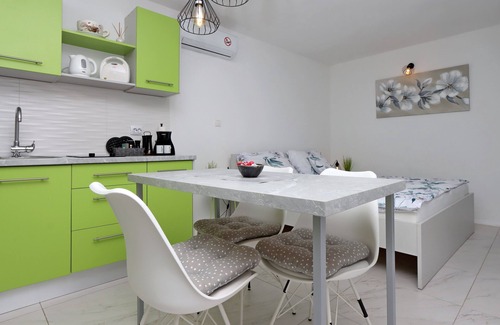 Vratarusa Apartment | Studio flat with terrace and sea view Senj (AS-22576-b)