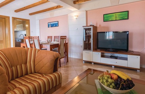 Komarna Apartment | Stunning apartment in Komarna with WiFi