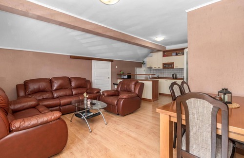 Otocac Apartment | Stunning apartment in Otocac with WiFi